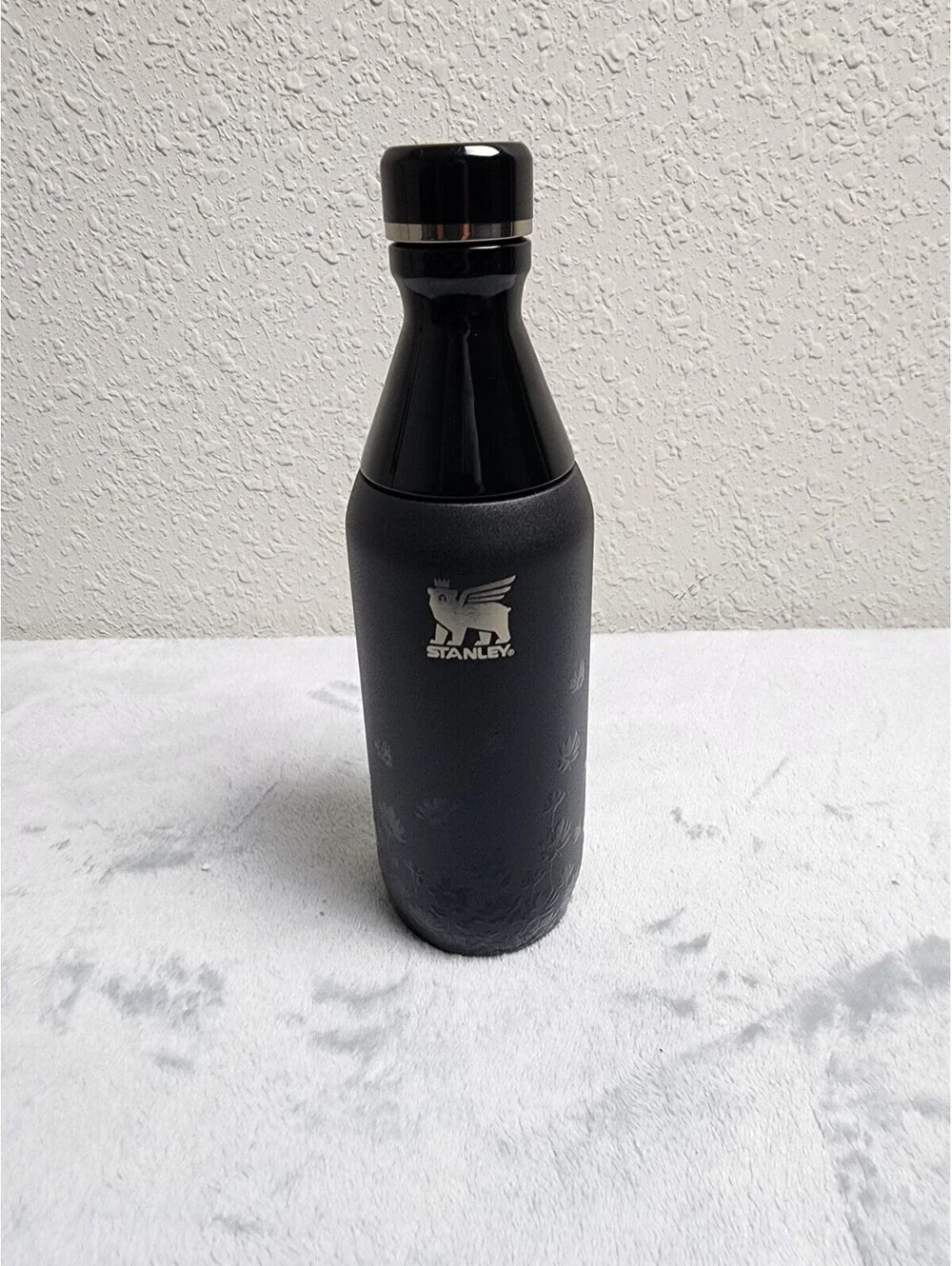 🤩STANLEY X JENNIE BLACK 12OZ ALL DAY SLIM LUXE BOTTLE LIMITED EDITION IN HAND